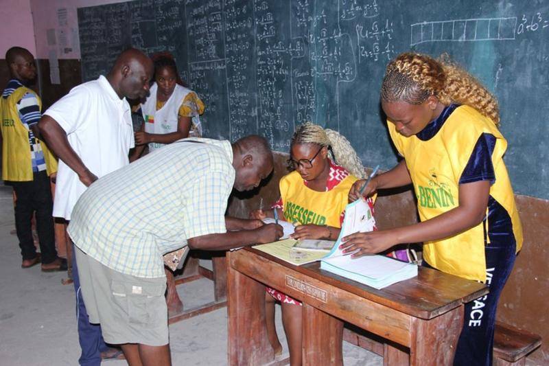 (Multimédia) Bénin : fermeture des bureaux de vote et début du dépouillement aux législatives et communales