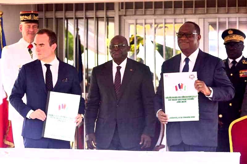 La France rétrocède officiellement sa base militaire de Port-Bouët à la Côte d'Ivoire