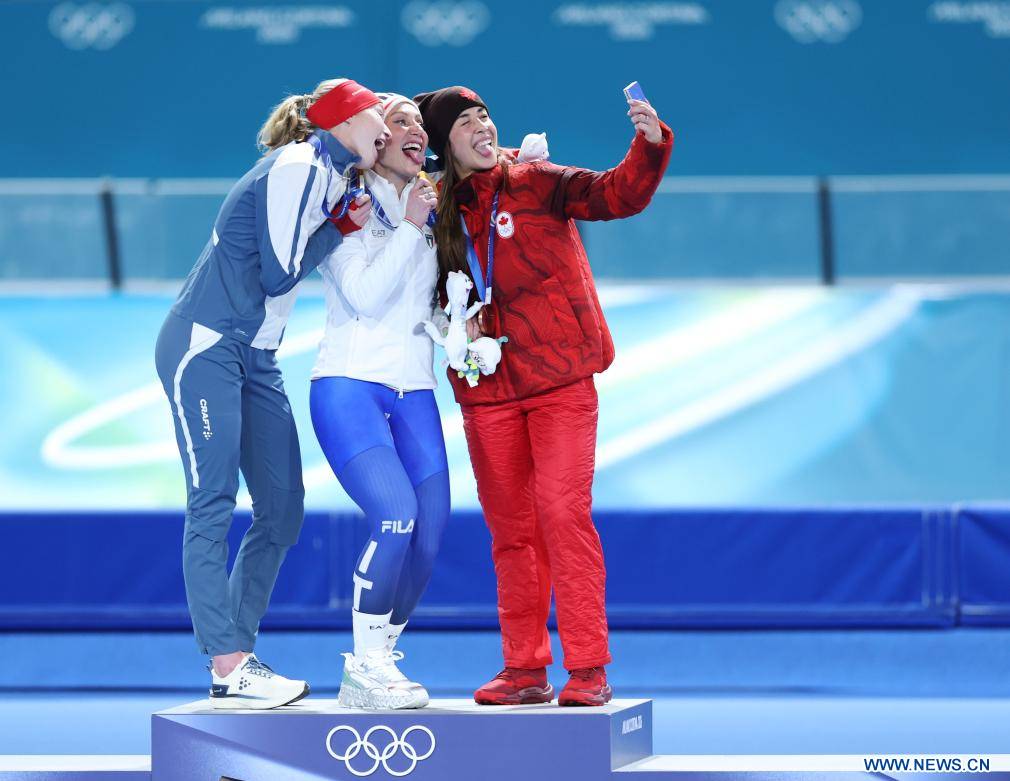 La finale du 3.000 m féminin de patinage de vitesse à Milan aux JO d'hiver Milan-Cortina 2026